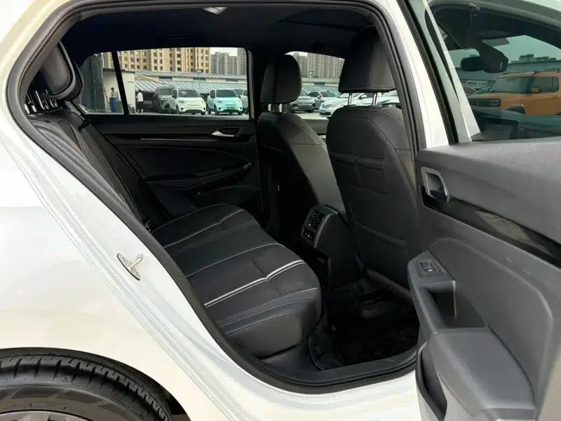 2023 Golf 280TSI DSG R-Line Lite — миниатюра 16