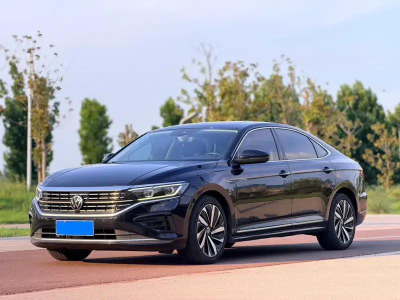 2022 Passat 330TSI Luxury Edition — миниатюра 1