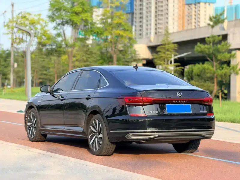 2022 Passat 330TSI Luxury Edition — миниатюра 4
