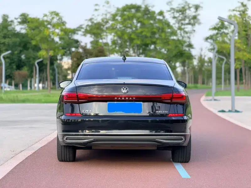 2022 Passat 330TSI Luxury Edition — миниатюра 5