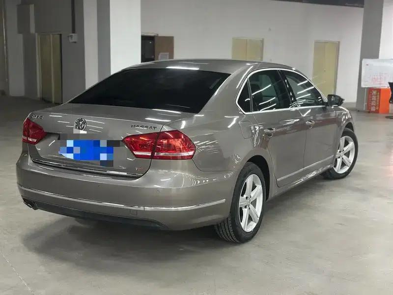 2011 Passat 1.8TSI DSG Premium Edition — миниатюра 4