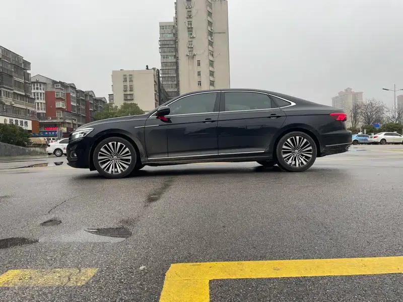2019 Passat 330TSI Premium Edition (China VI Emission Standard) — миниатюра 3