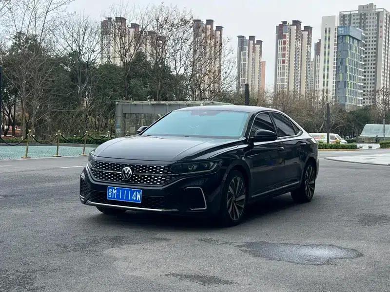 2022 Volkswagen Passat 330TSI Starry Sky Elite Edition — миниатюра 1
