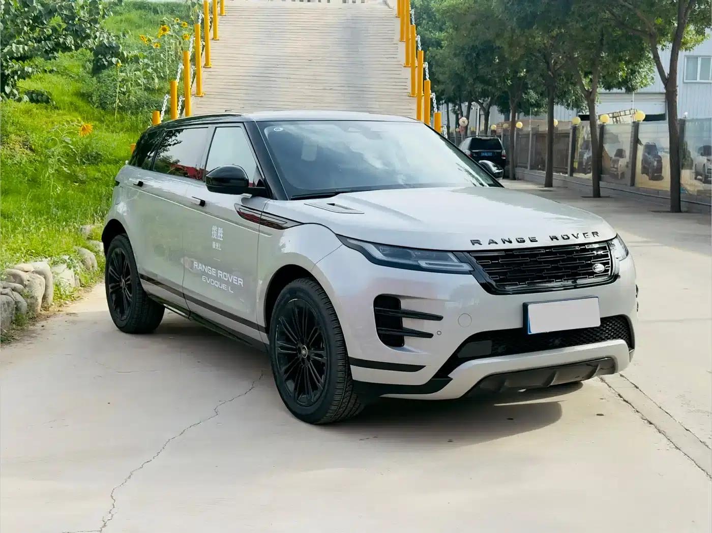 2024 Range Rover Evoque L SE Luxury Edition — миниатюра 3