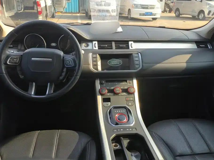 Range Rover Evoque 2015 2.0T 5-Door Fashion Edition — миниатюра 12