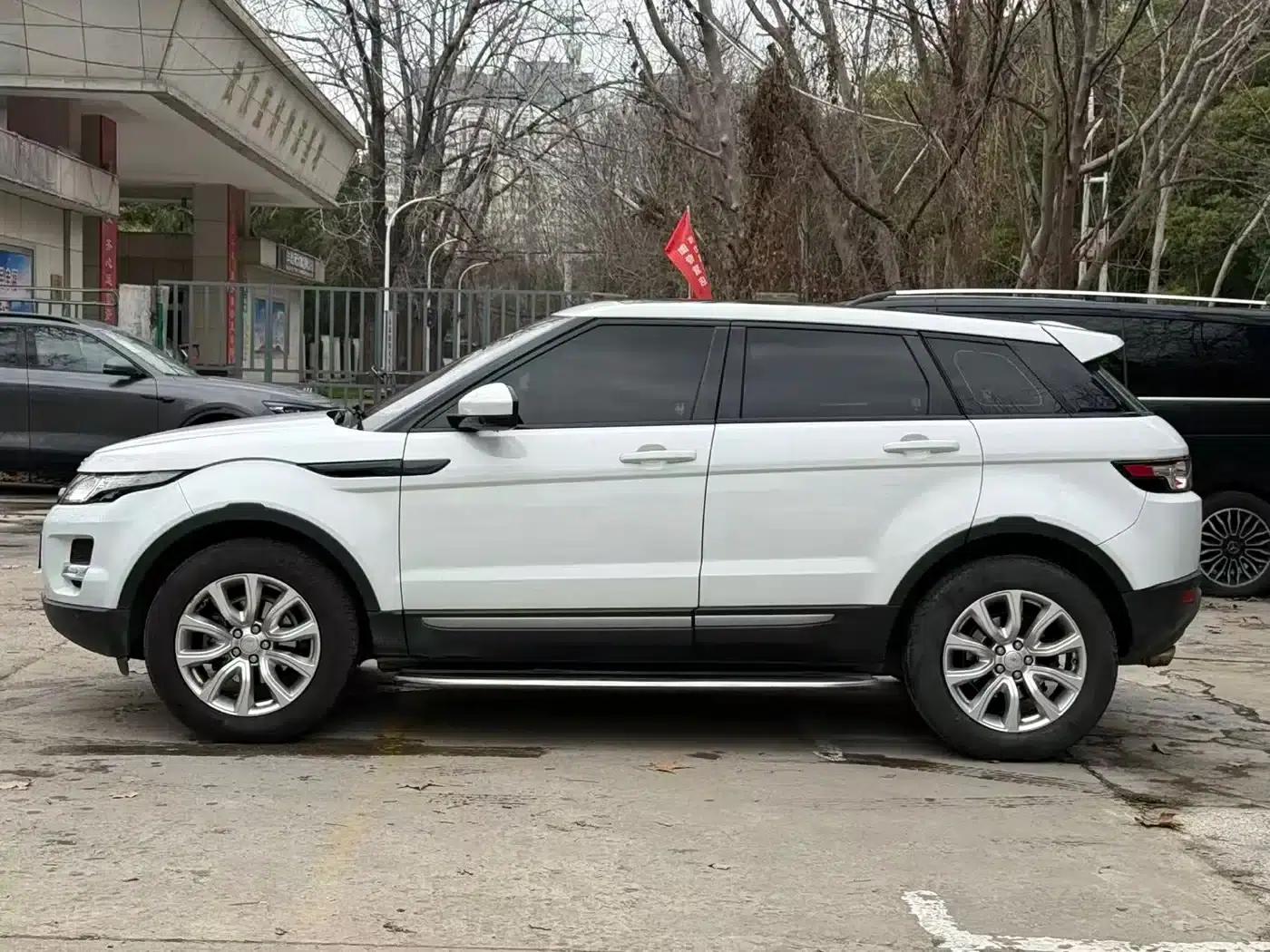Range Rover Evoque 2015 2.0T 5-Door Fashion Edition — миниатюра 13