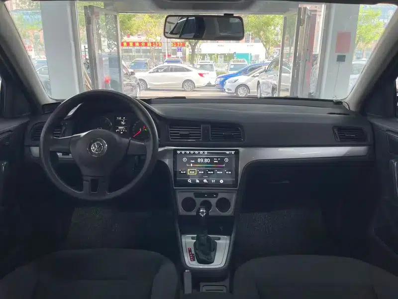 2013 Volkswagen Lavida Classic Facelift 1.6L Automatic Fashion Edition — миниатюра 7