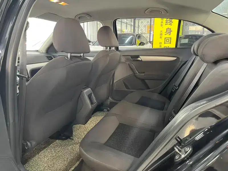2013 Volkswagen Lavida Classic Facelift 1.6L Automatic Fashion Edition — миниатюра 10