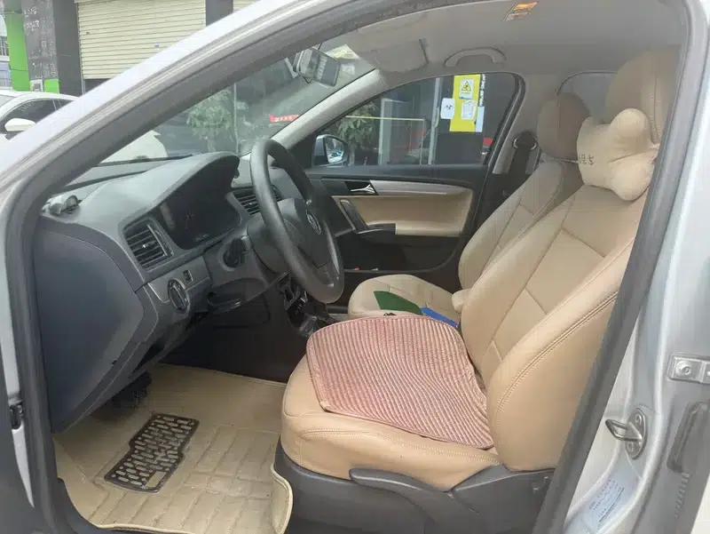 2013 Volkswagen Lavida Classic Facelift 1.6L Automatic Fashion Edition — миниатюра 11
