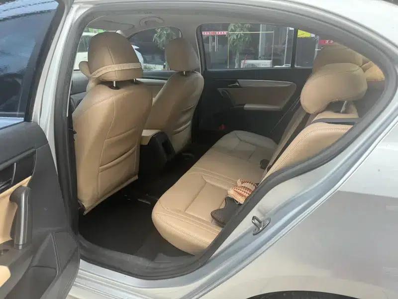 2013 Volkswagen Lavida Classic Facelift 1.6L Automatic Fashion Edition — миниатюра 12