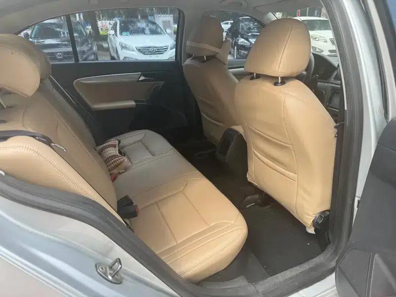 2013 Volkswagen Lavida Classic Facelift 1.6L Automatic Fashion Edition — миниатюра 13