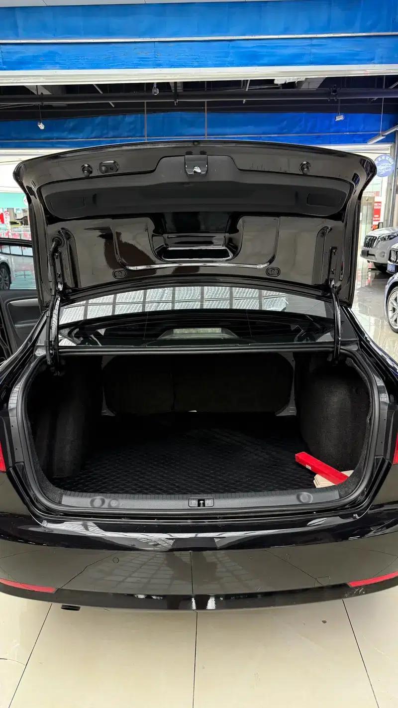 2013 Volkswagen Lavida 1.6L Automatic Comfort Edition — миниатюра 12