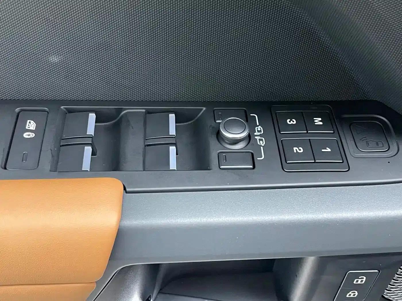 2021 Land Rover Defender 110 P400 X — миниатюра 12