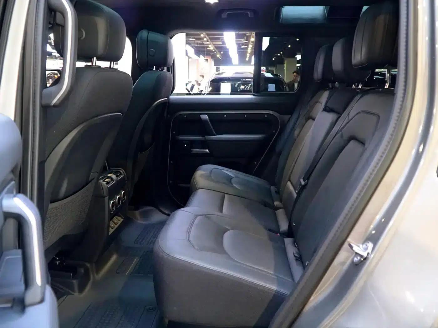2025 Land Rover Defender 110 3.0T P400 X — миниатюра 6