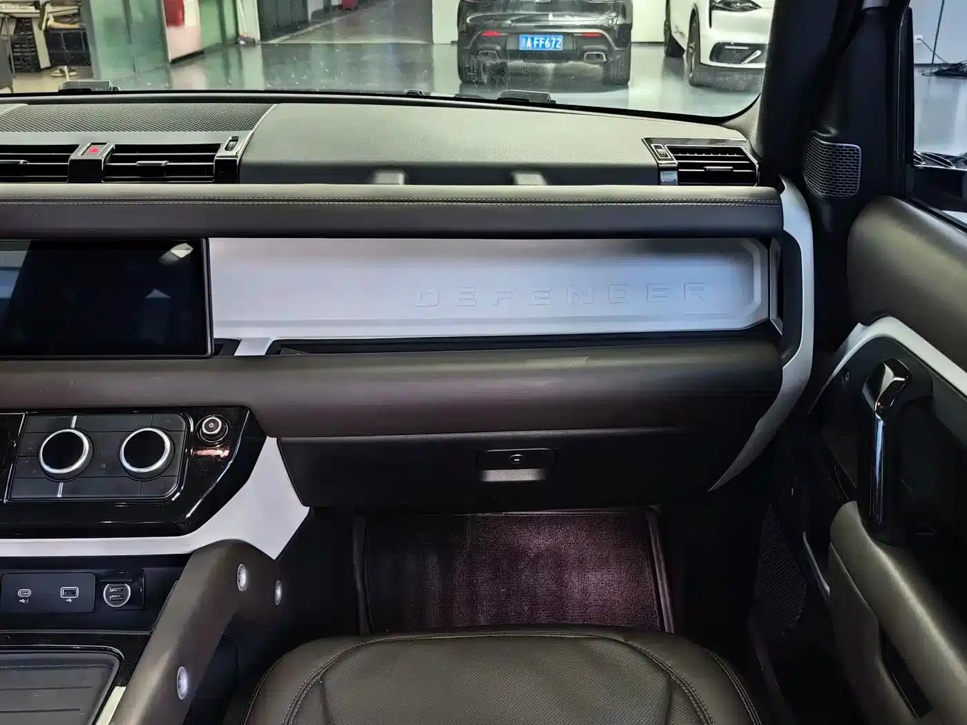 2020 Land Rover Defender 110 P400 SE — миниатюра 14