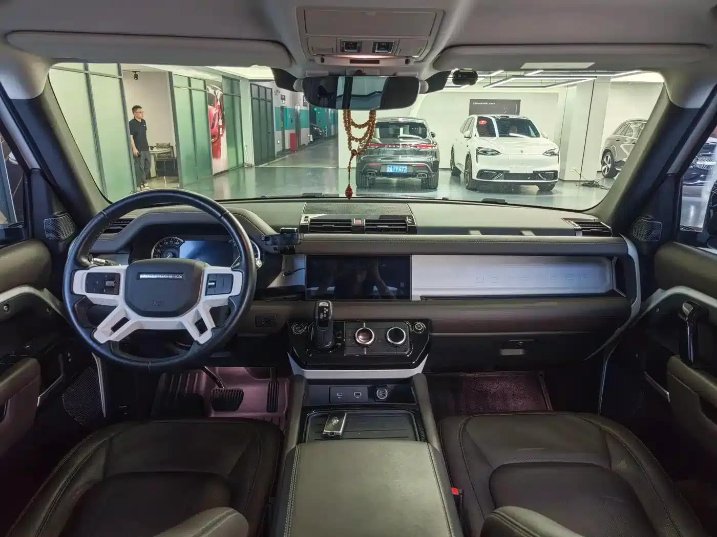 2020 Land Rover Defender 110 P400 SE — миниатюра 16