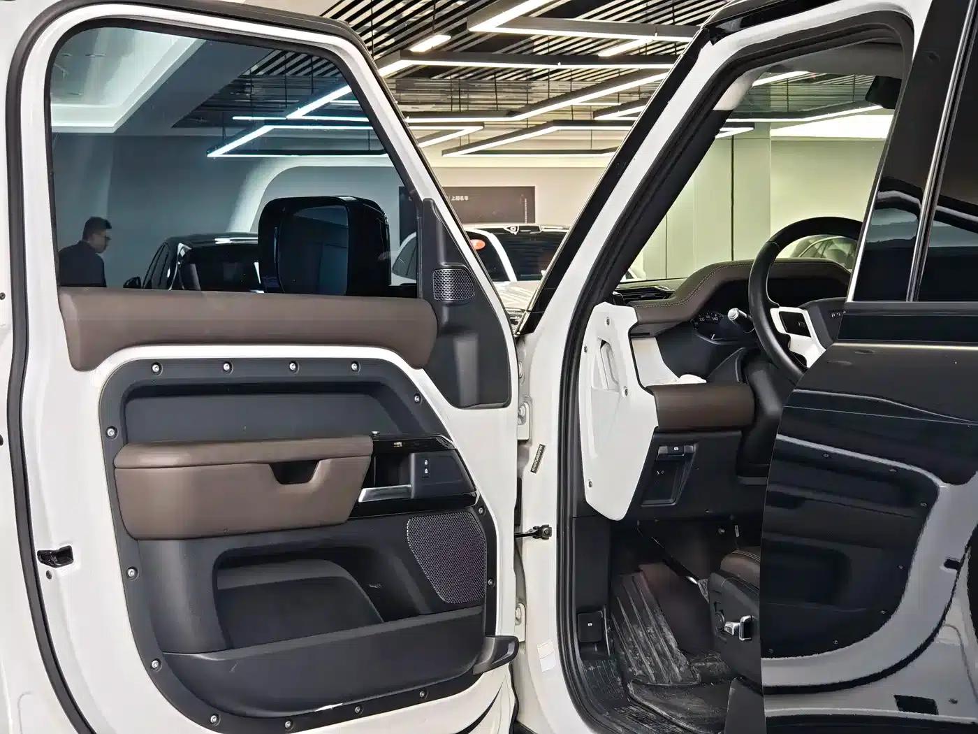 2020 Land Rover Defender 110 P400 SE — миниатюра 22