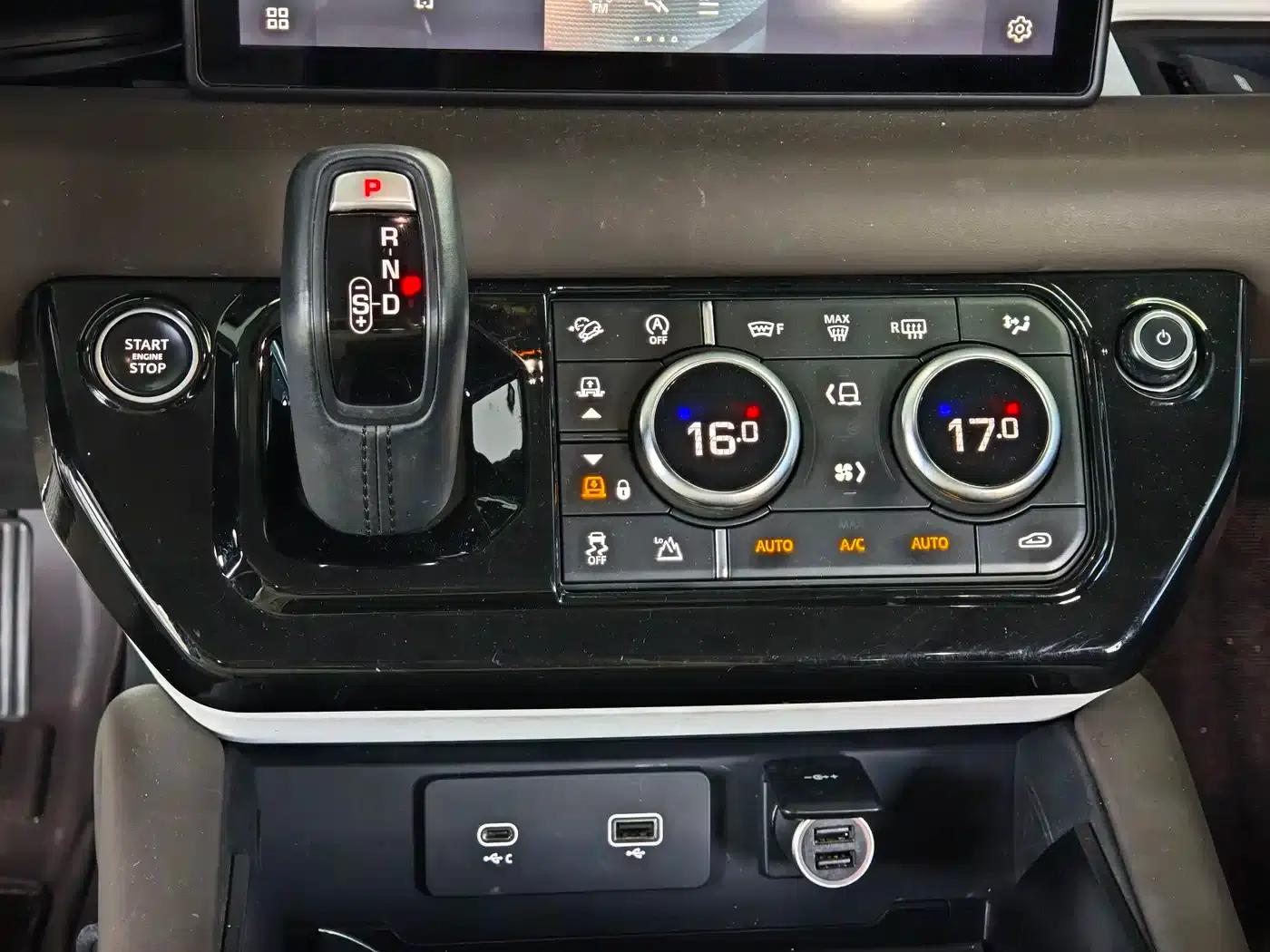 2020 Land Rover Defender 110 P400 SE — миниатюра 23