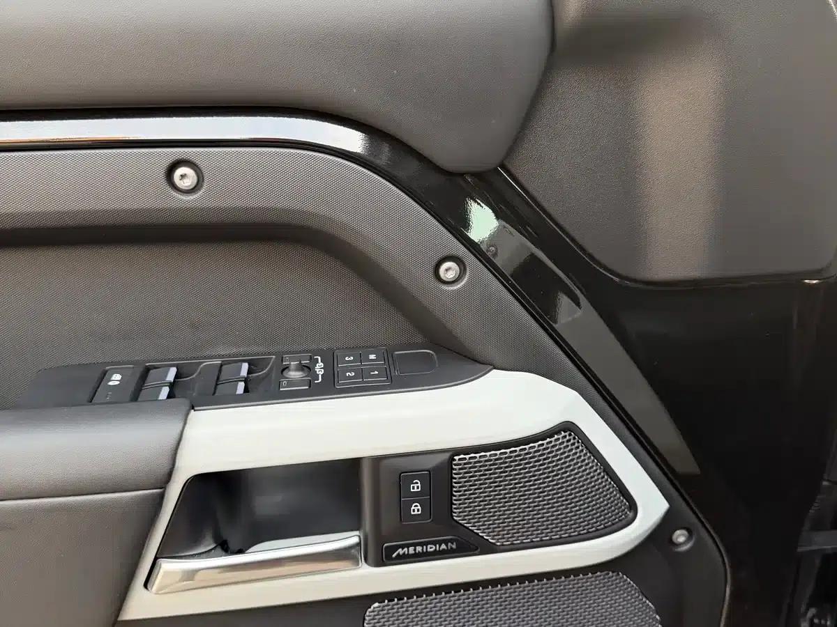 2024 Land Rover Defender 110 3.0T P400 XS — миниатюра 8