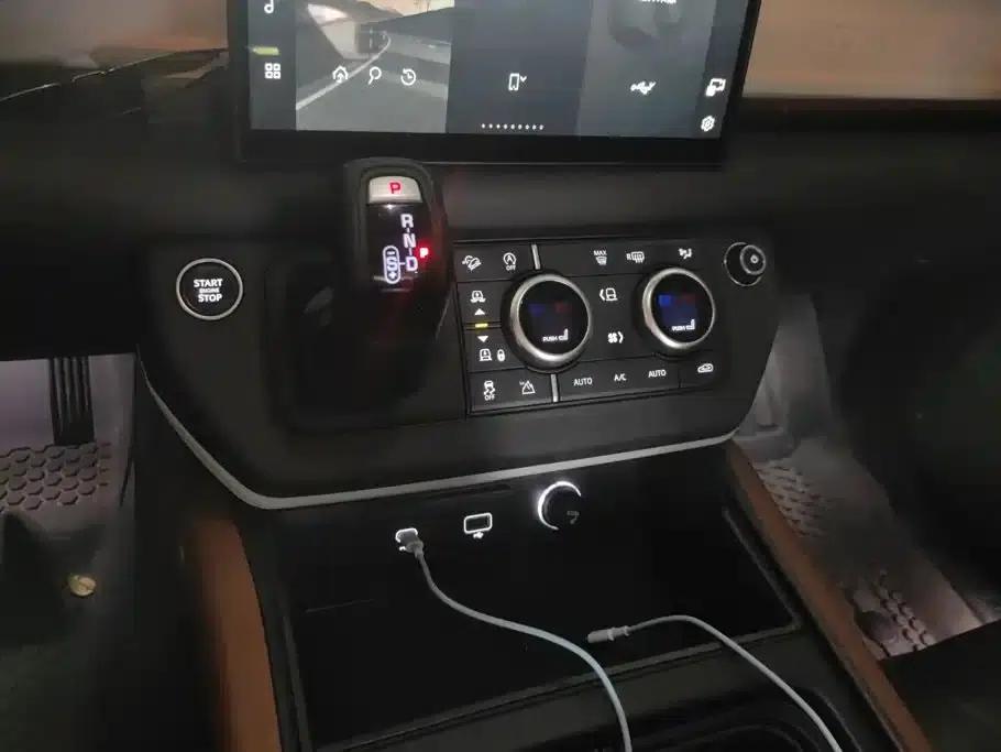 2023 Land Rover Defender Facelift 110 3.0T P400 Dark Edition — миниатюра 16