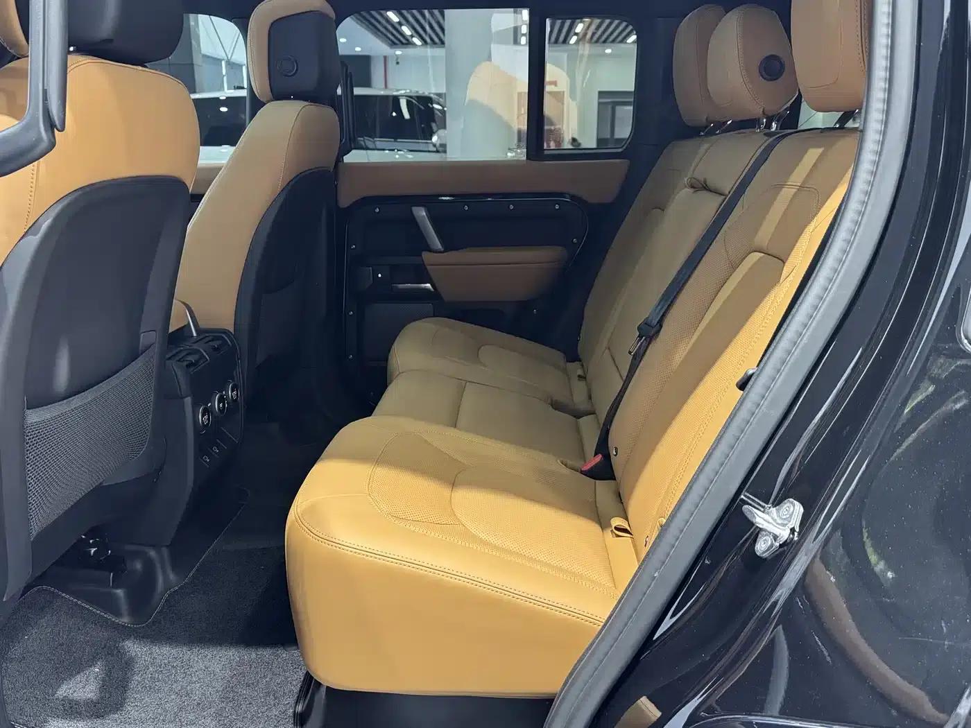 2024 Land Rover Defender 110 5.0T V8 — миниатюра 13
