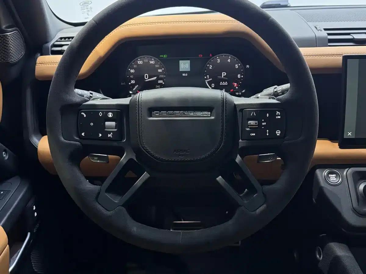 2024 Land Rover Defender 110 5.0T V8 — миниатюра 18