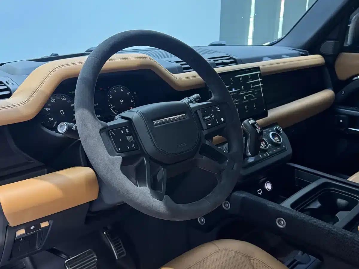 2024 Land Rover Defender 110 5.0T V8 — миниатюра 20