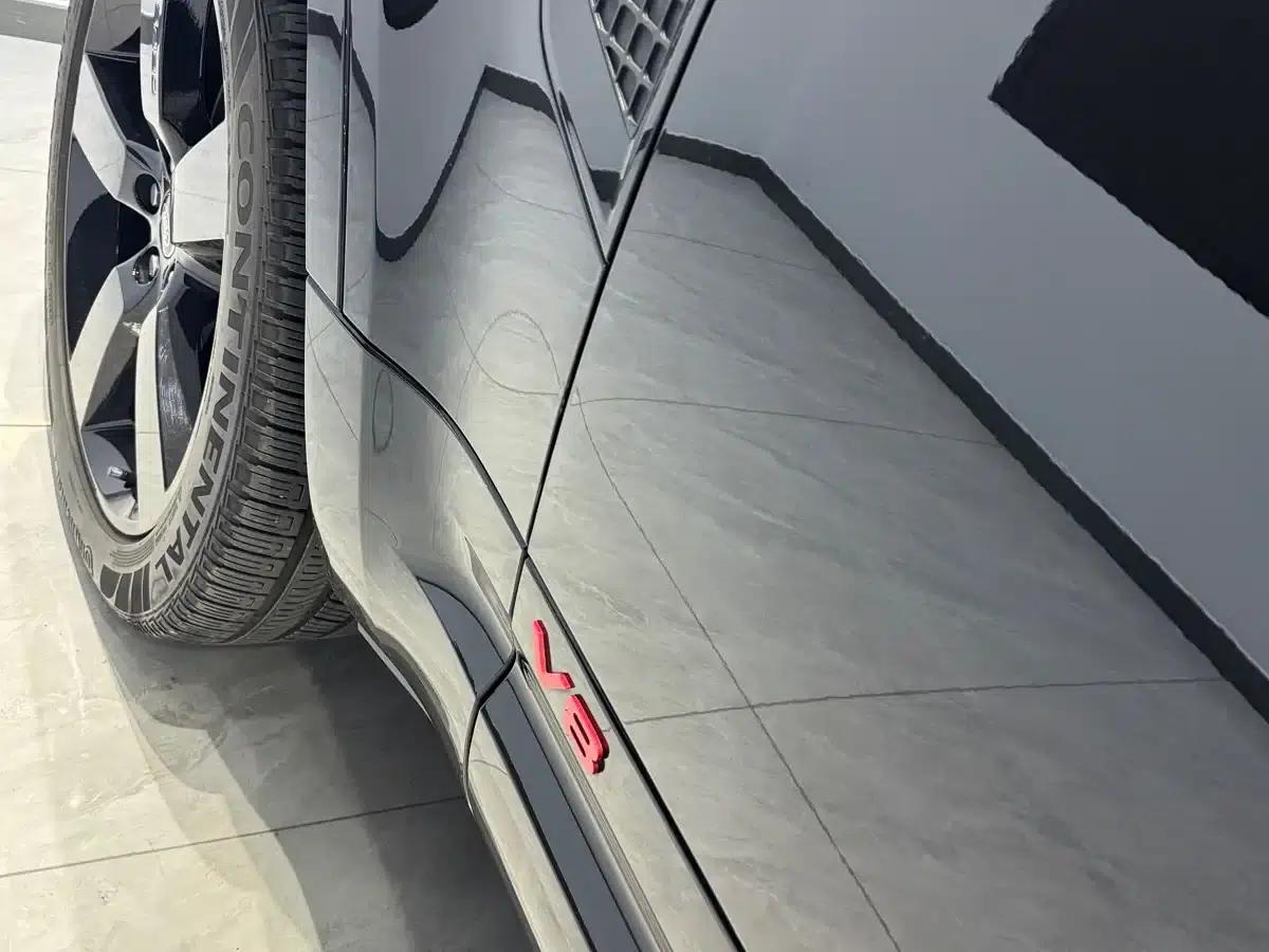 2024 Land Rover Defender 110 5.0T V8 — миниатюра 8