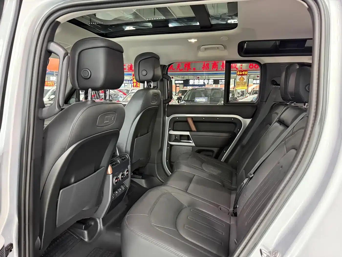 2022 Land Rover Defender 110 P400 Dark Edition — миниатюра 12