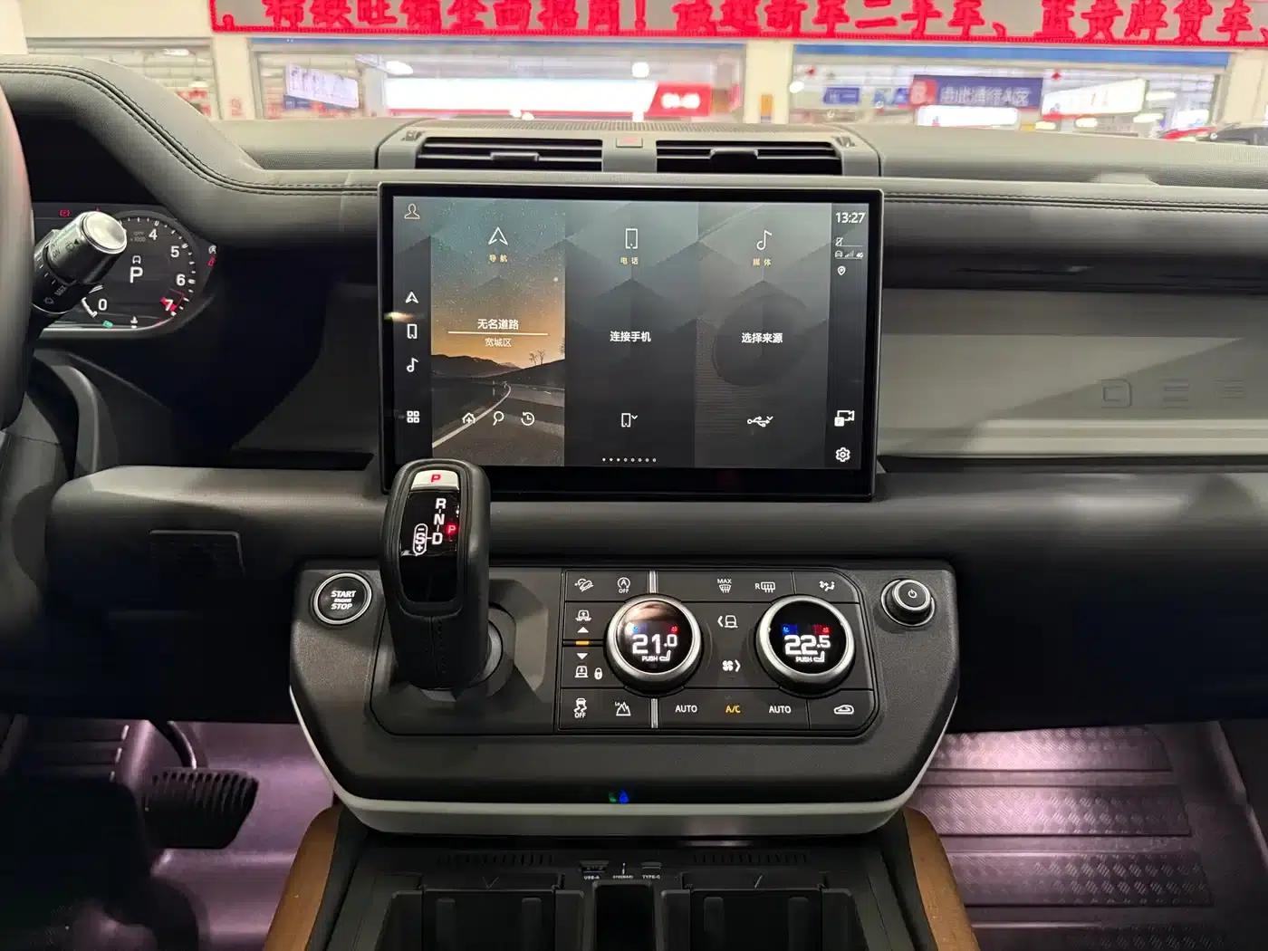 2022 Land Rover Defender 110 P400 Dark Edition — миниатюра 14