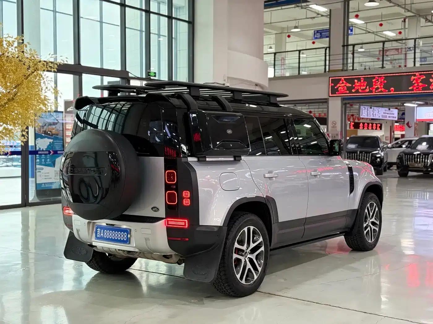 2022 Land Rover Defender 110 P400 Dark Edition — миниатюра 4