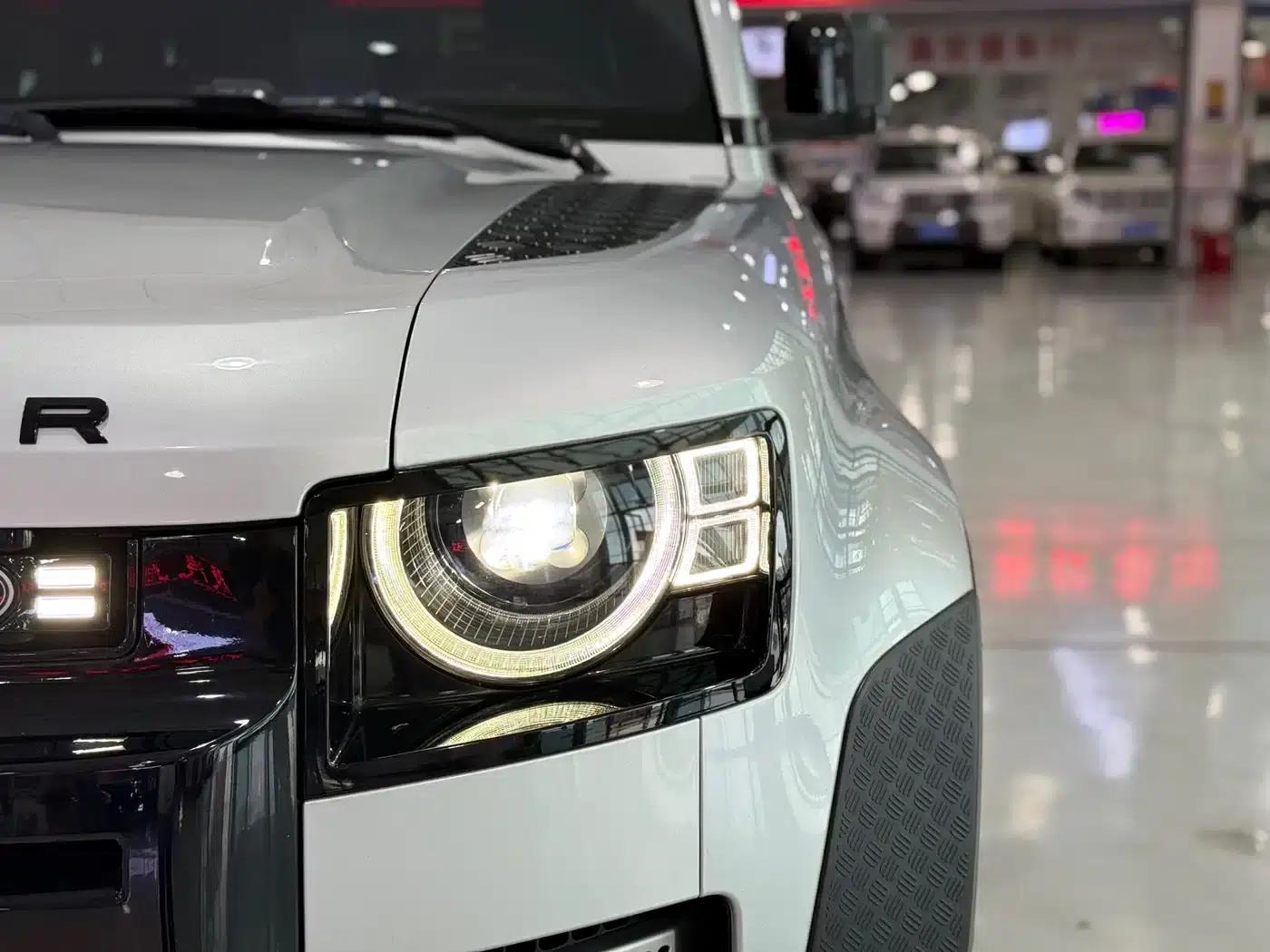 2022 Land Rover Defender 110 P400 Dark Edition — миниатюра 7