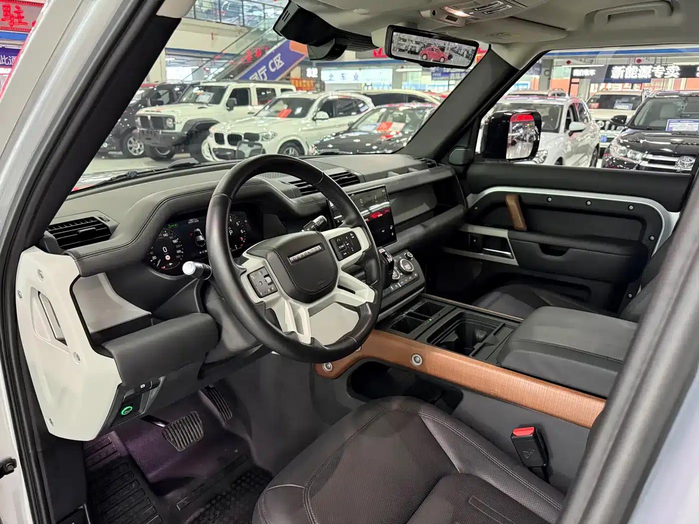 2022 Land Rover Defender 110 P400 Dark Edition — миниатюра 9