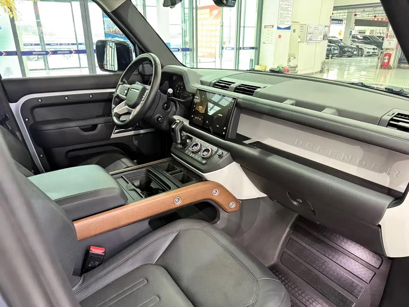 2022 Land Rover Defender 110 P400 Dark Edition — миниатюра 10