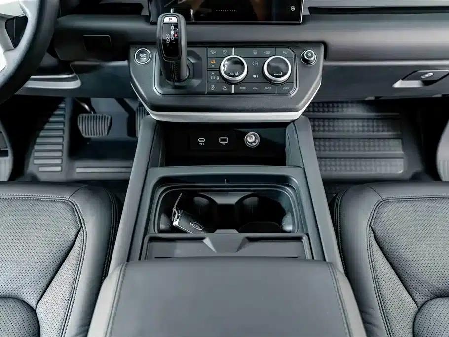 2024 Land Rover Defender 110 3.0T P400 XS — миниатюра 19