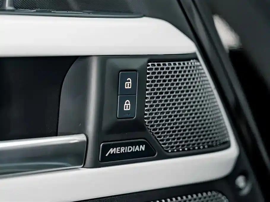 2024 Land Rover Defender 110 3.0T P400 XS — миниатюра 23