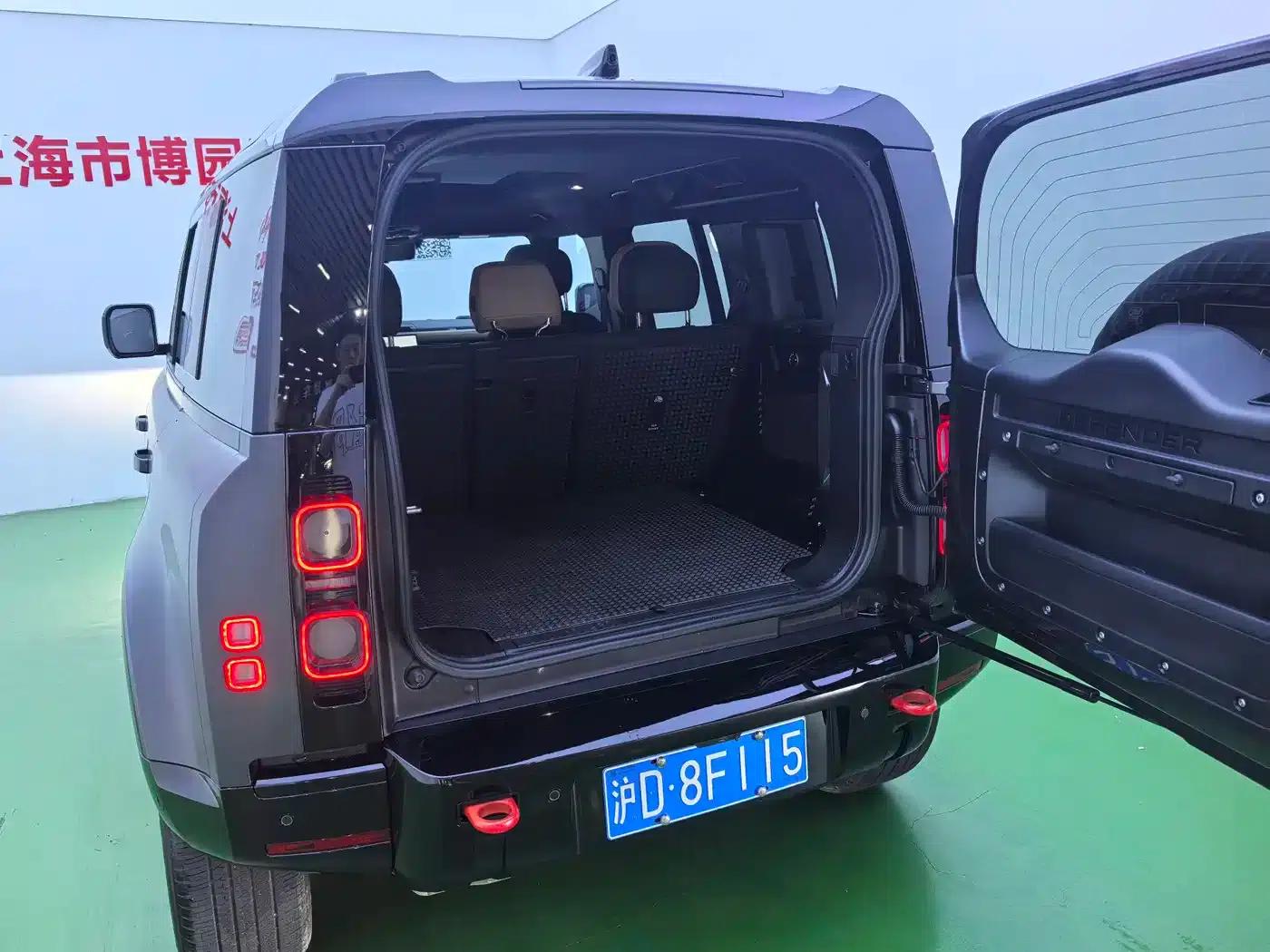 2025 Land Rover Defender 110 3.0T P400 X — миниатюра 19