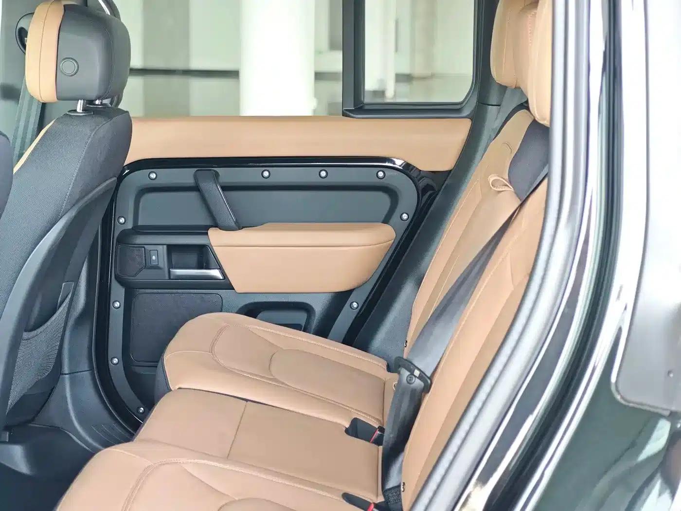 2026 Land Rover Defender 110 3.0T Dark Edition — миниатюра 11