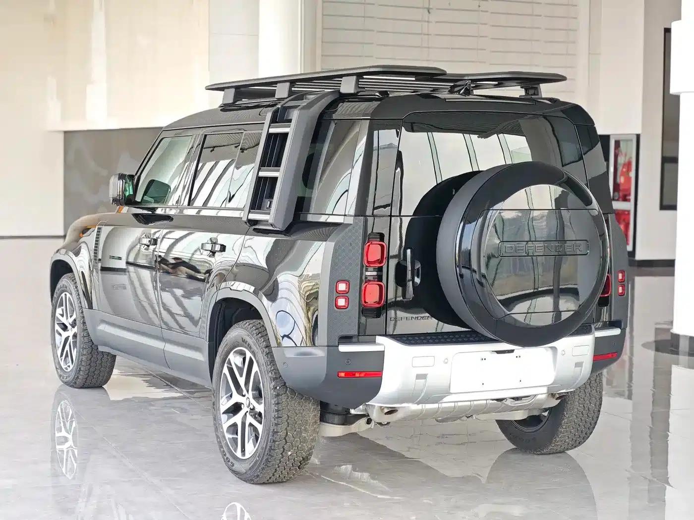 2026 Land Rover Defender 110 3.0T Dark Edition — миниатюра 6