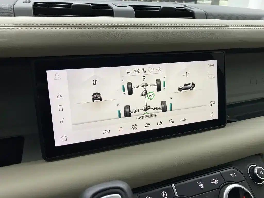 2020 Land Rover Defender 110 P400 HSE — миниатюра 17