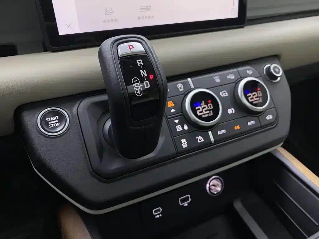 2020 Land Rover Defender 110 P400 HSE — миниатюра 18