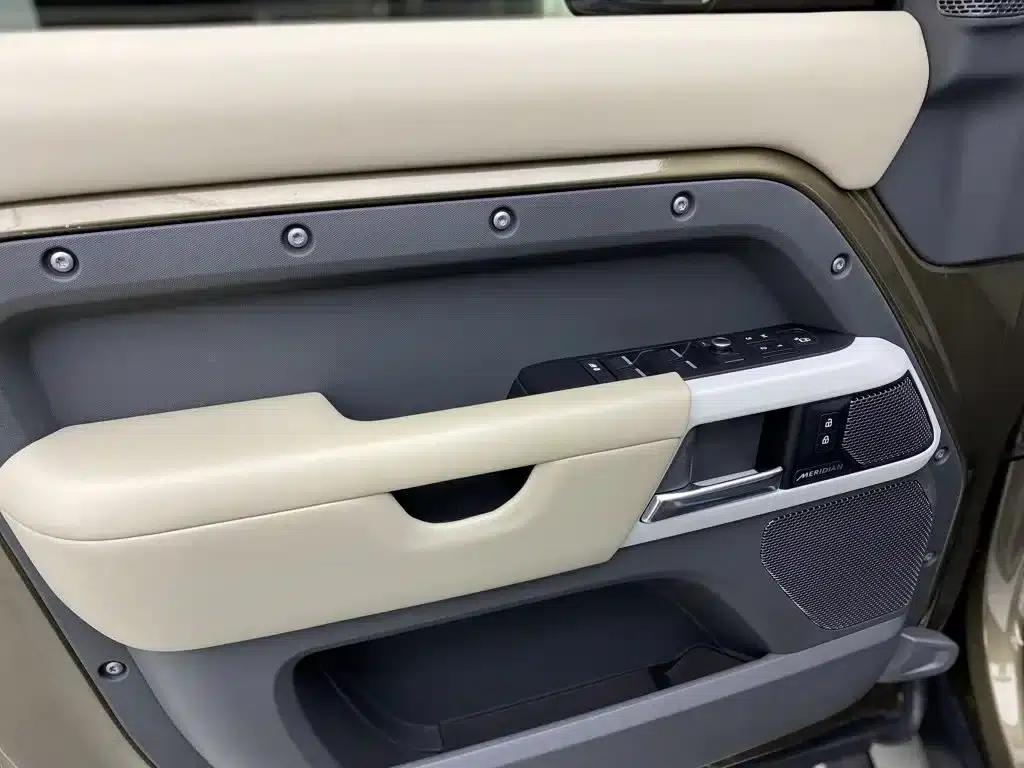 2020 Land Rover Defender 110 P400 HSE — миниатюра 20
