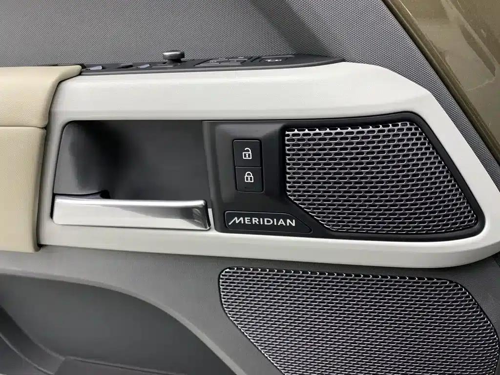 2020 Land Rover Defender 110 P400 HSE — миниатюра 21