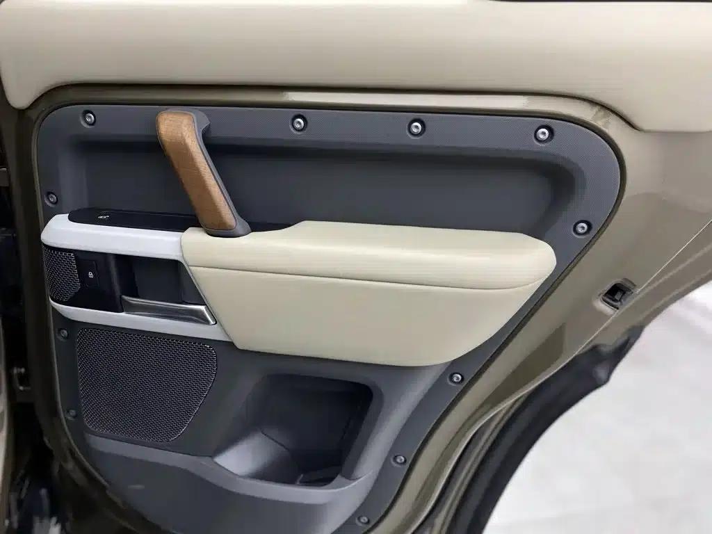 2020 Land Rover Defender 110 P400 HSE — миниатюра 23