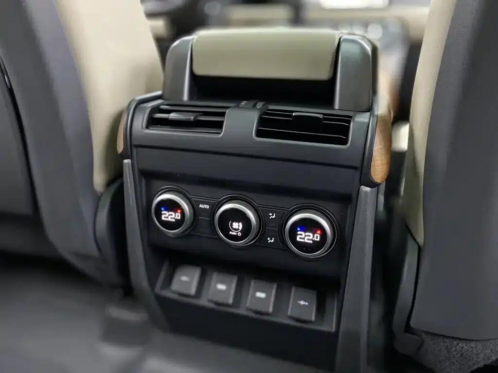 2020 Land Rover Defender 110 P400 HSE — миниатюра 24