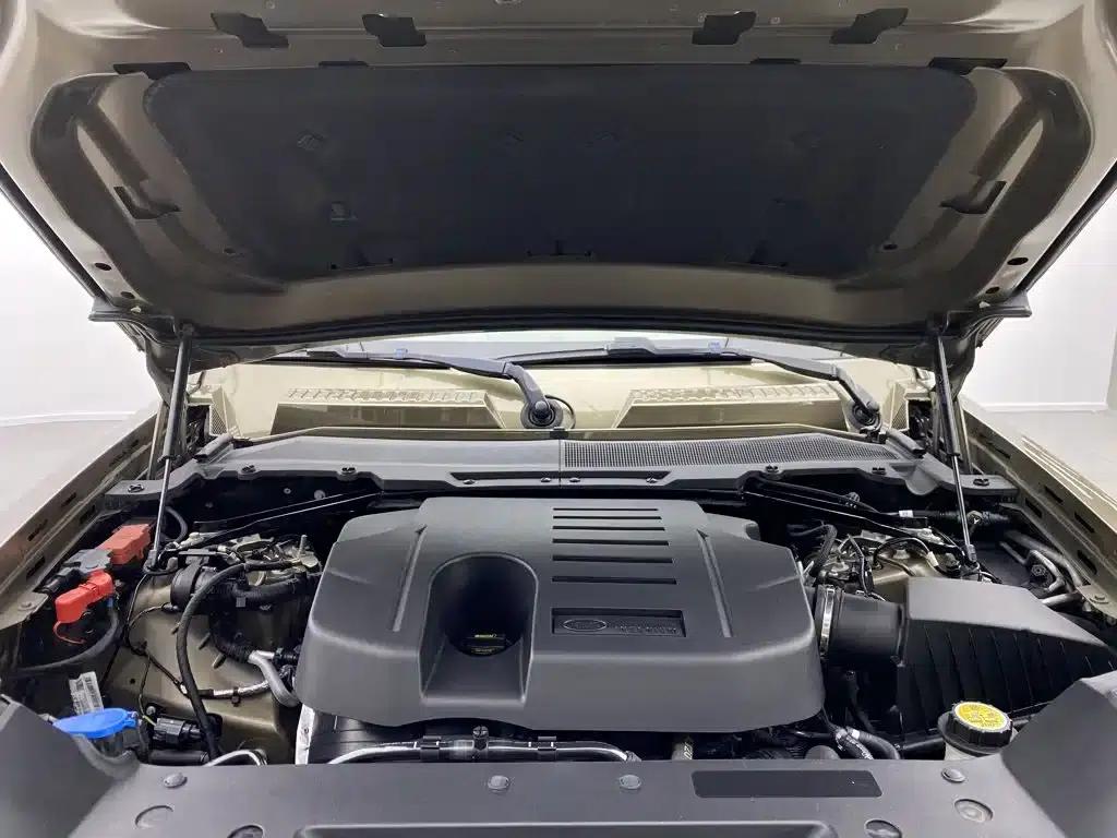 2020 Land Rover Defender 110 P400 HSE — миниатюра 27
