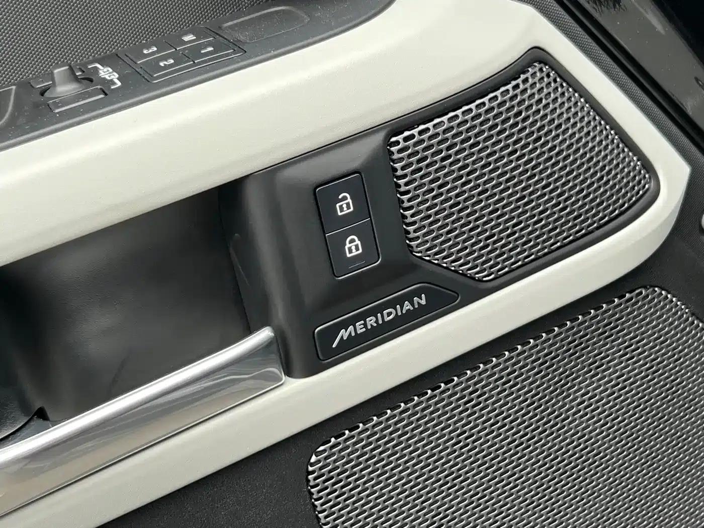2023 Land Rover Defender Facelift 110 3.0T P400 Dark Edition — миниатюра 8