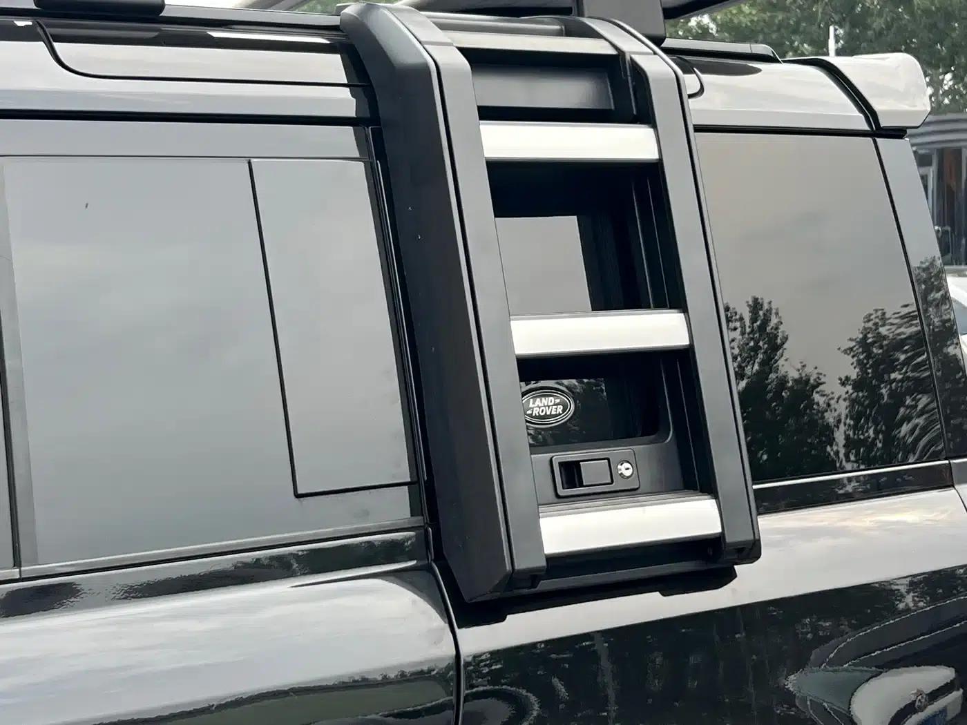 2023 Land Rover Defender Facelift 110 3.0T P400 Dark Edition — миниатюра 9