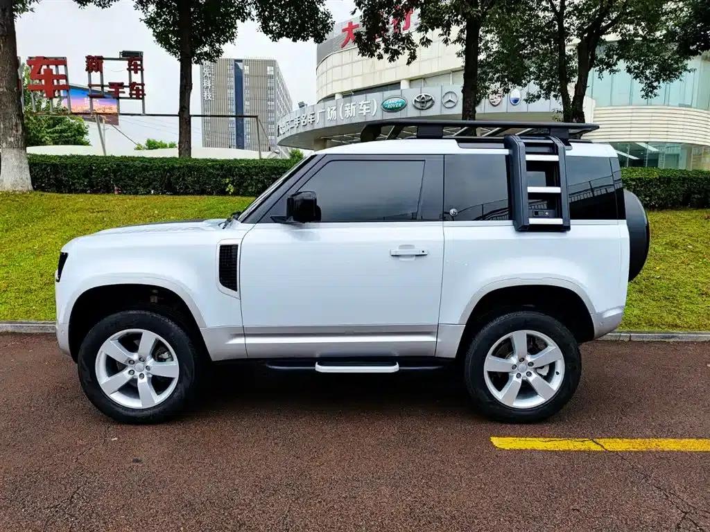 Land Rover Defender 2022 90 2.0T P300 Tiger Edition — миниатюра 3