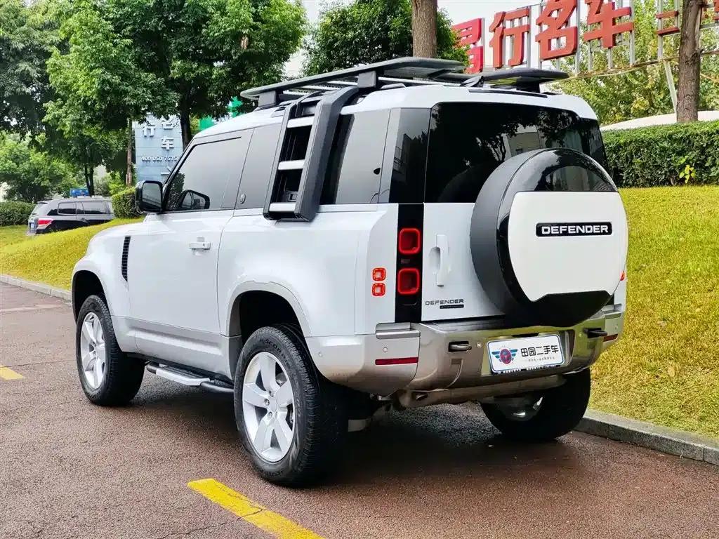 Land Rover Defender 2022 90 2.0T P300 Tiger Edition — миниатюра 4